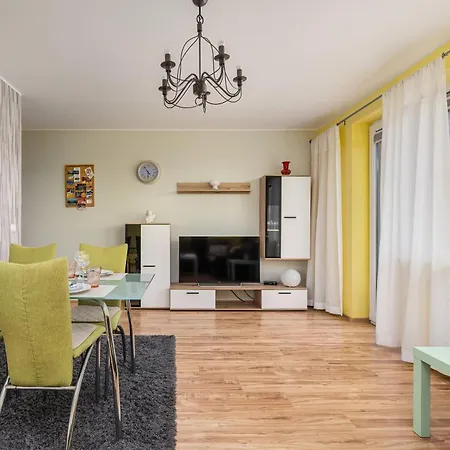 With Balcony Okopowa By Renters 코워브제크